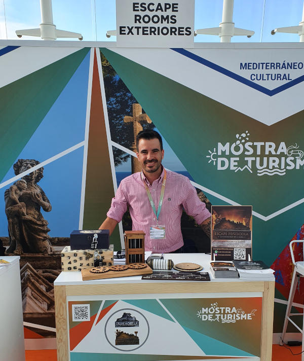 Representante de Escape Peñíscola en la Mostra de turisme de València