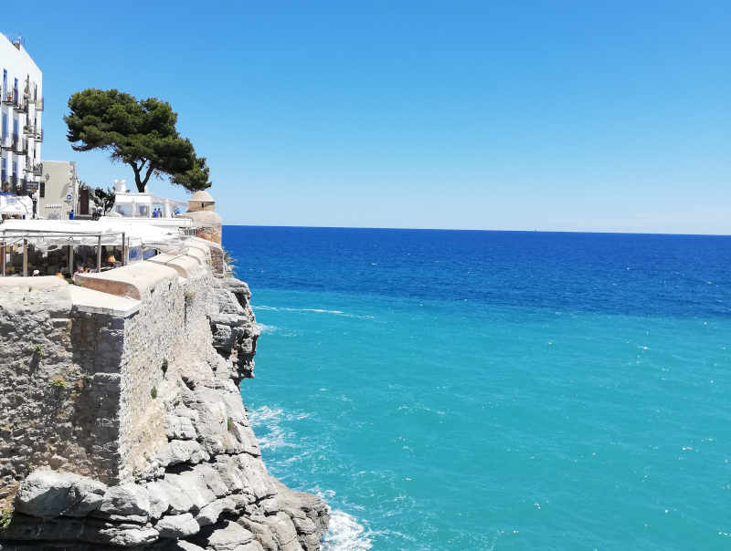 murallas de peñíscola dando al mar